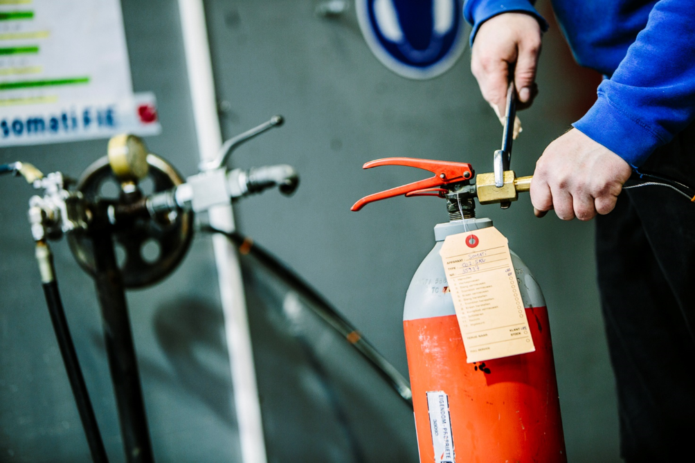 Controle-Brandblussers of brandblusser keuring